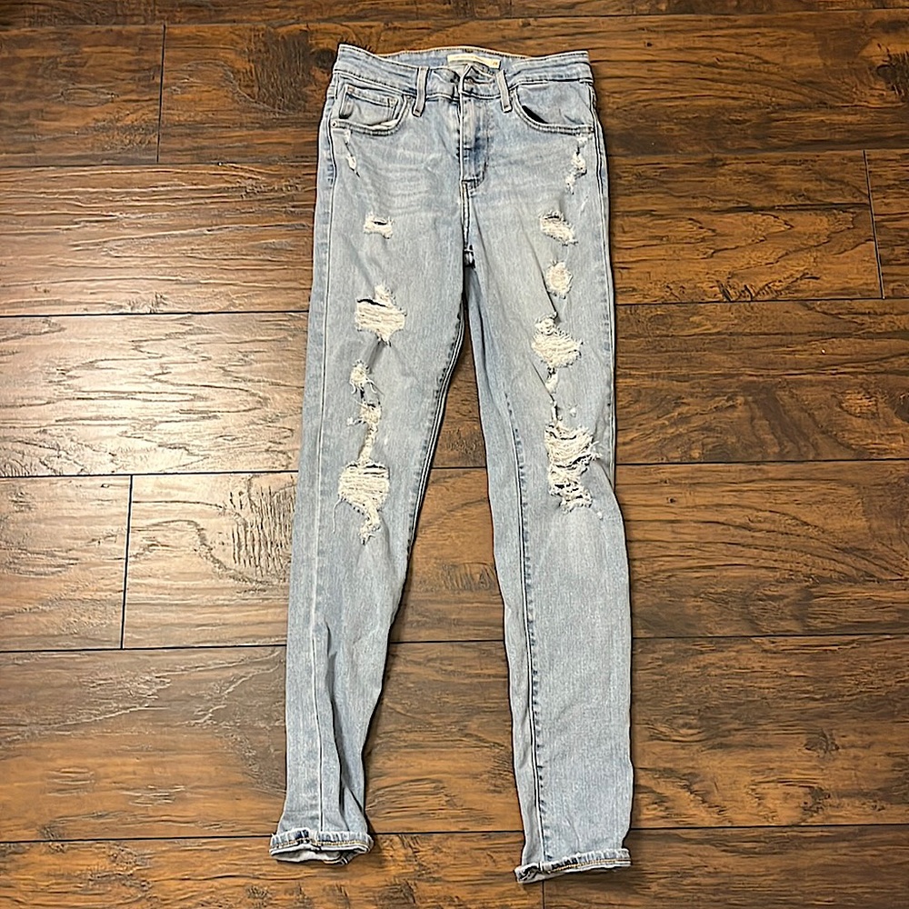 Levi Ripped Jeans